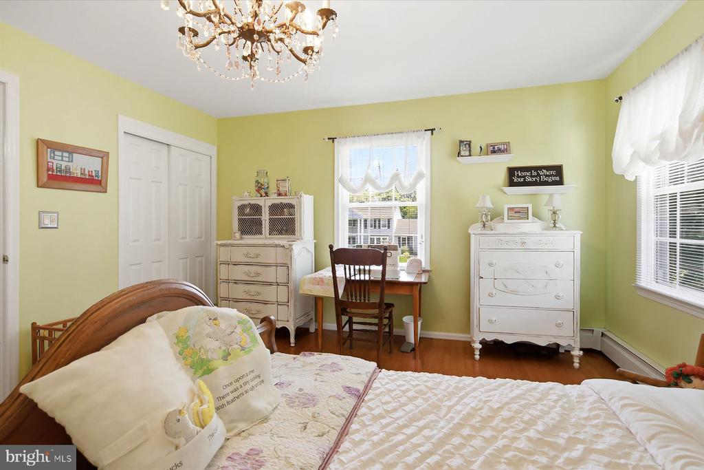 6 GREEN MEADOW BOULEVARD