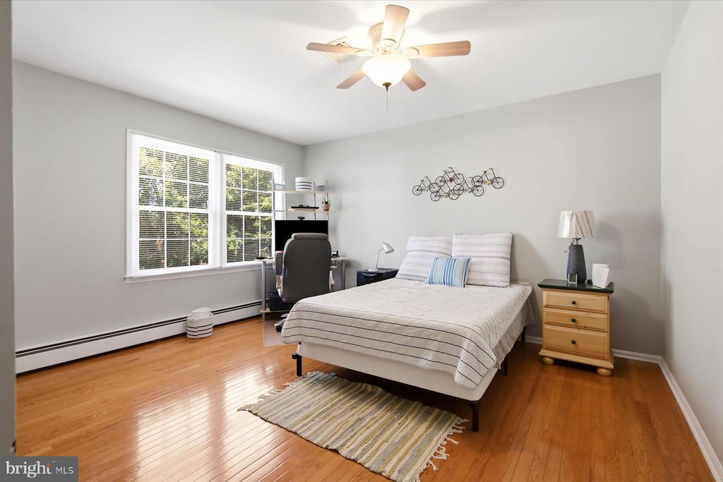 6 GREEN MEADOW BOULEVARD