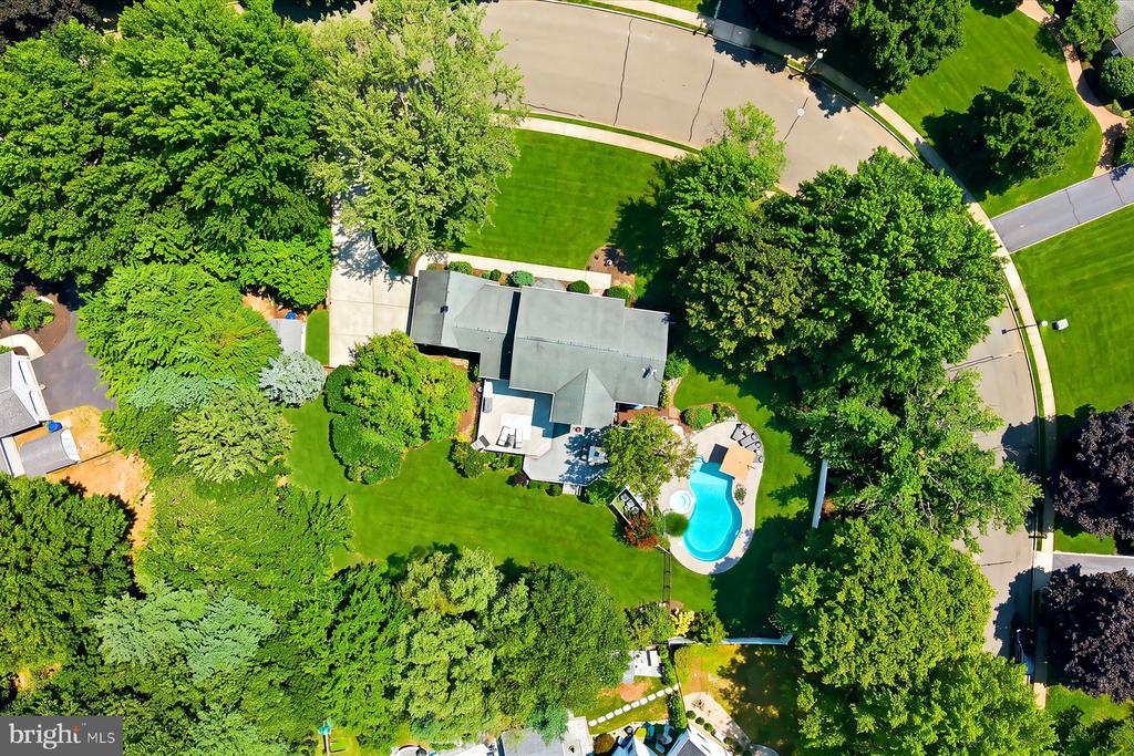 6 GREEN MEADOW BOULEVARD