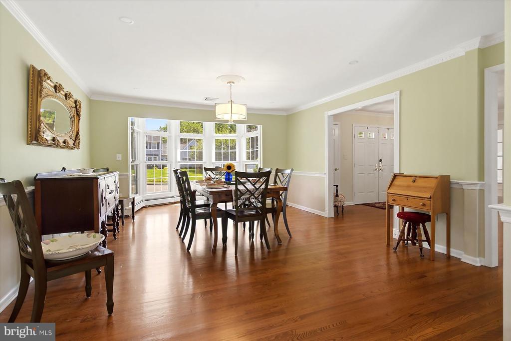 6 GREEN MEADOW BOULEVARD