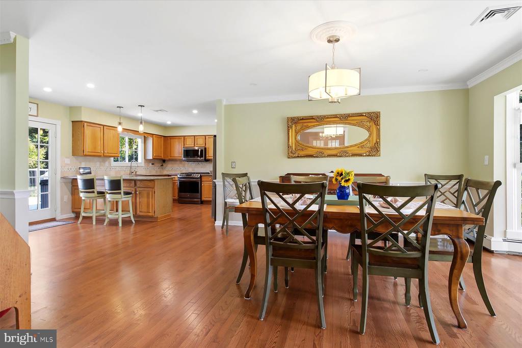 6 GREEN MEADOW BOULEVARD