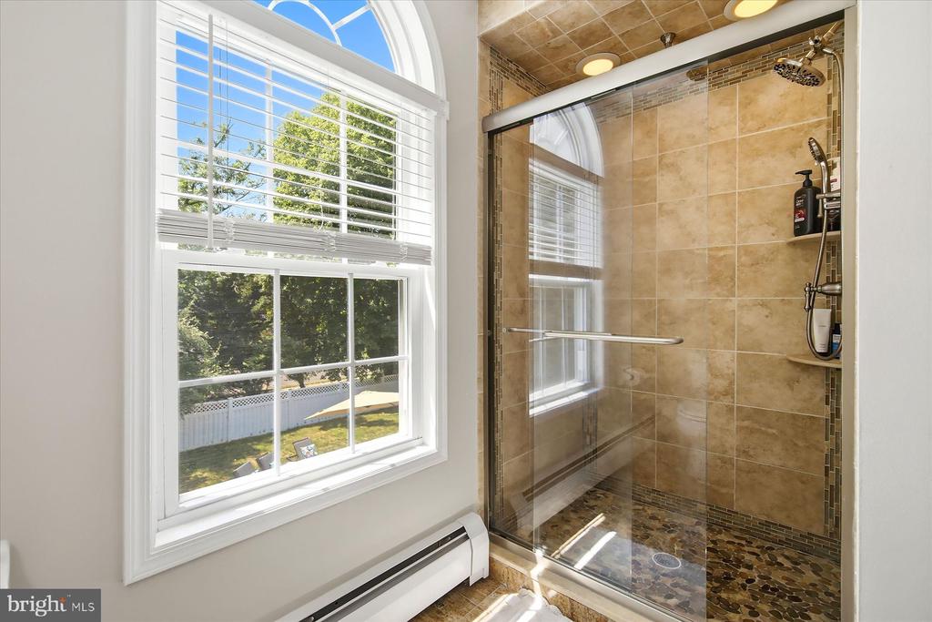 6 GREEN MEADOW BOULEVARD