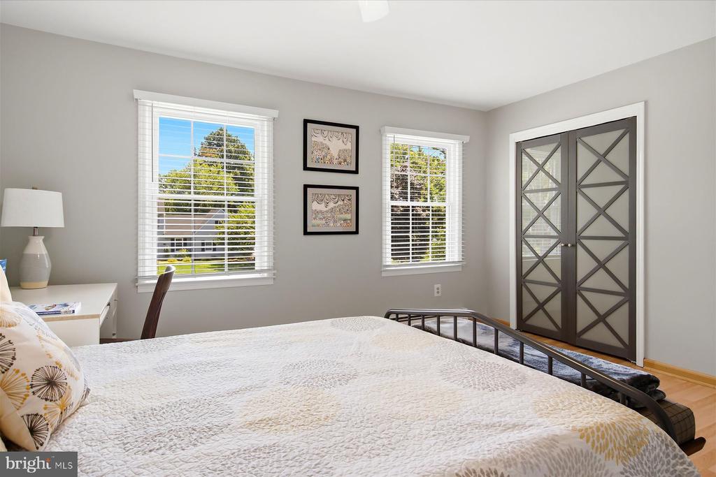 6 GREEN MEADOW BOULEVARD