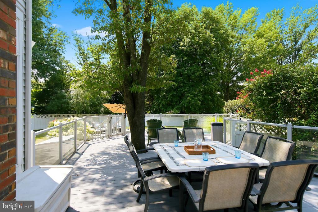 6 GREEN MEADOW BOULEVARD