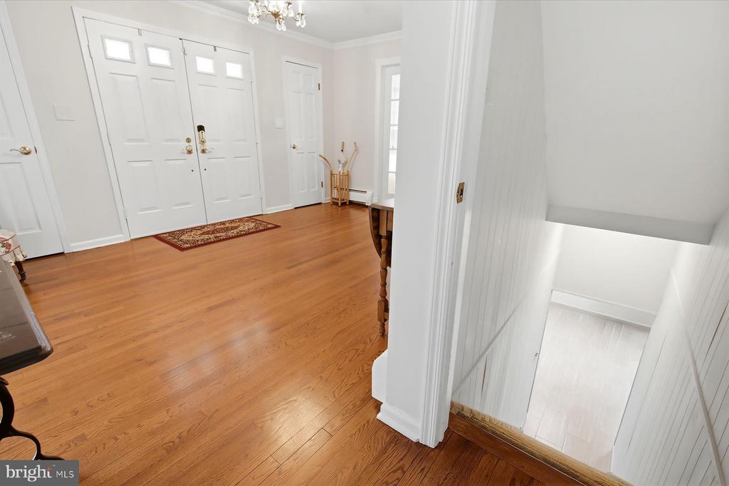 6 GREEN MEADOW BOULEVARD
