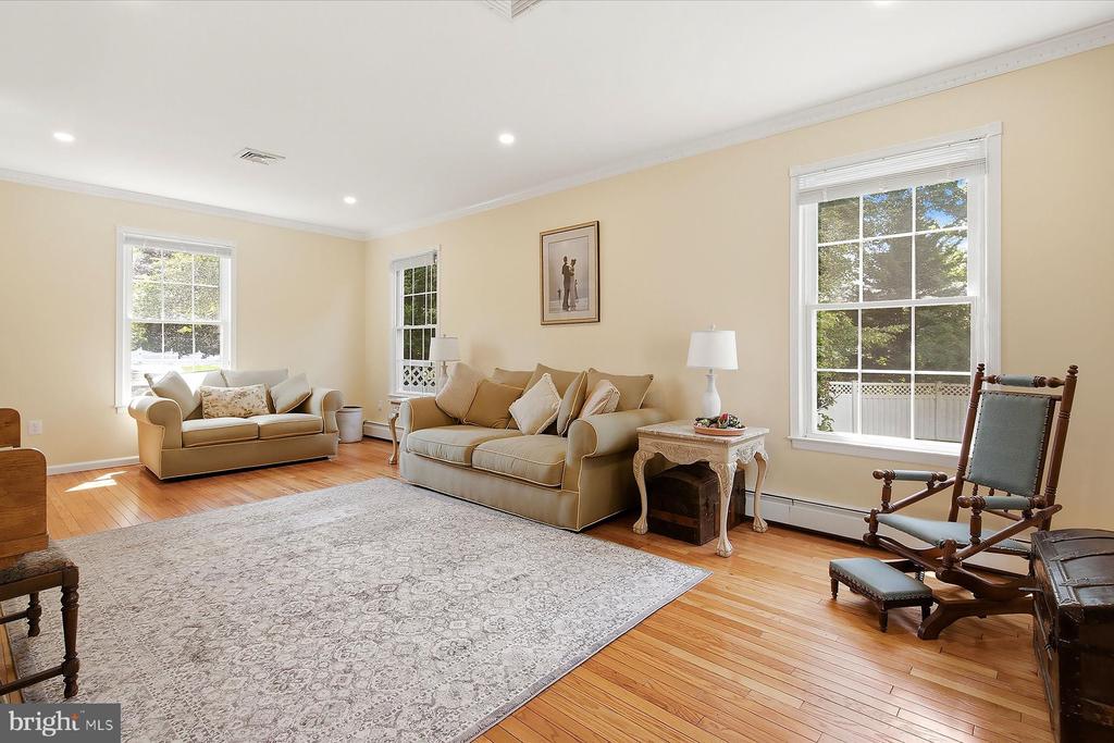 6 GREEN MEADOW BOULEVARD