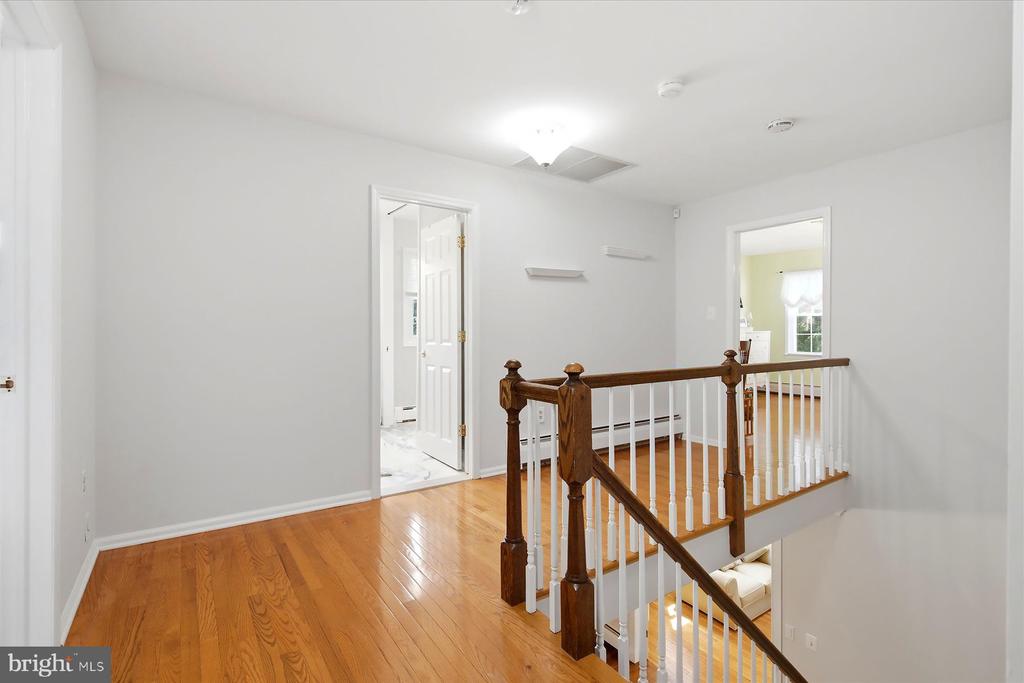 6 GREEN MEADOW BOULEVARD