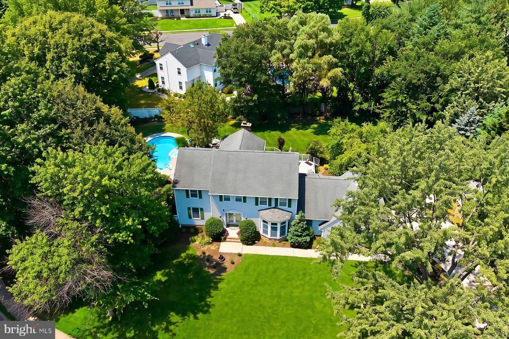 6 GREEN MEADOW BOULEVARD