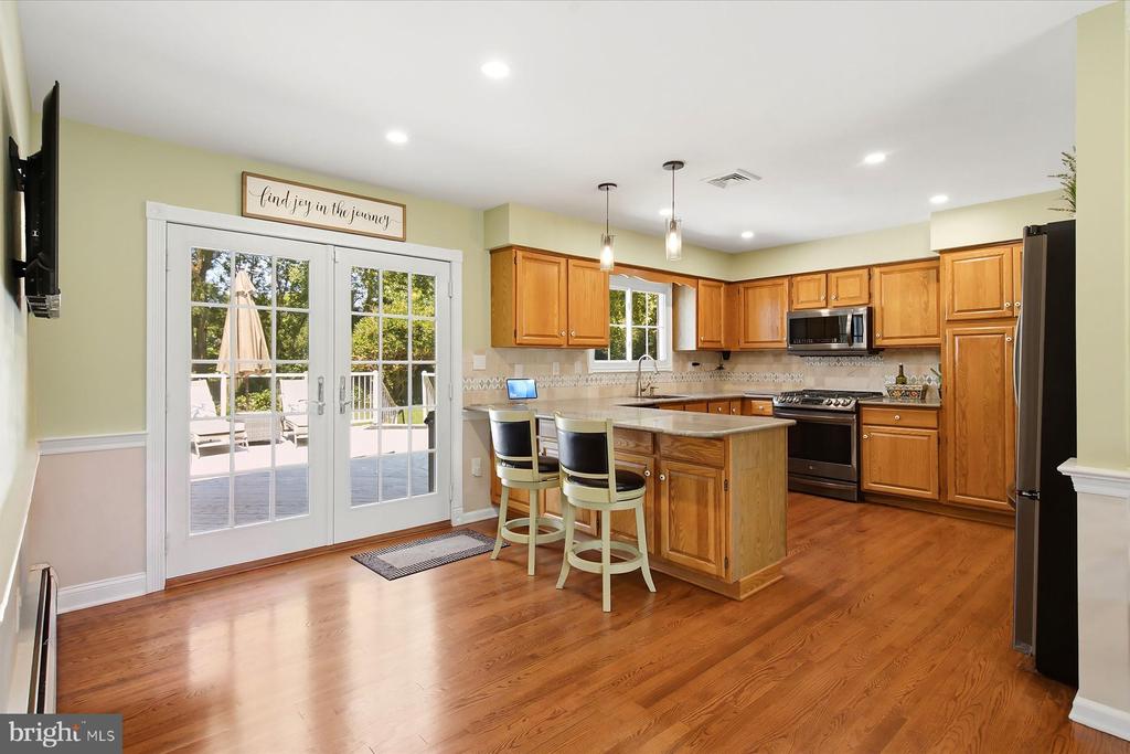 6 GREEN MEADOW BOULEVARD