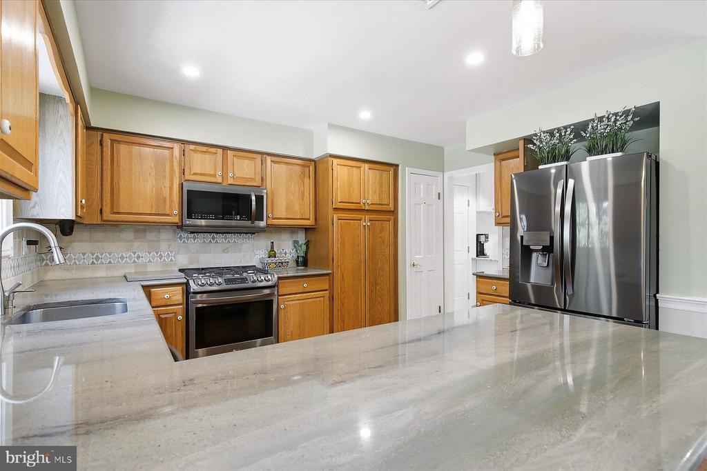 6 GREEN MEADOW BOULEVARD