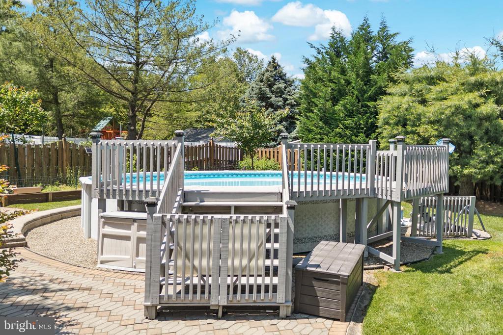 21 TANGLEWOOD PLACE