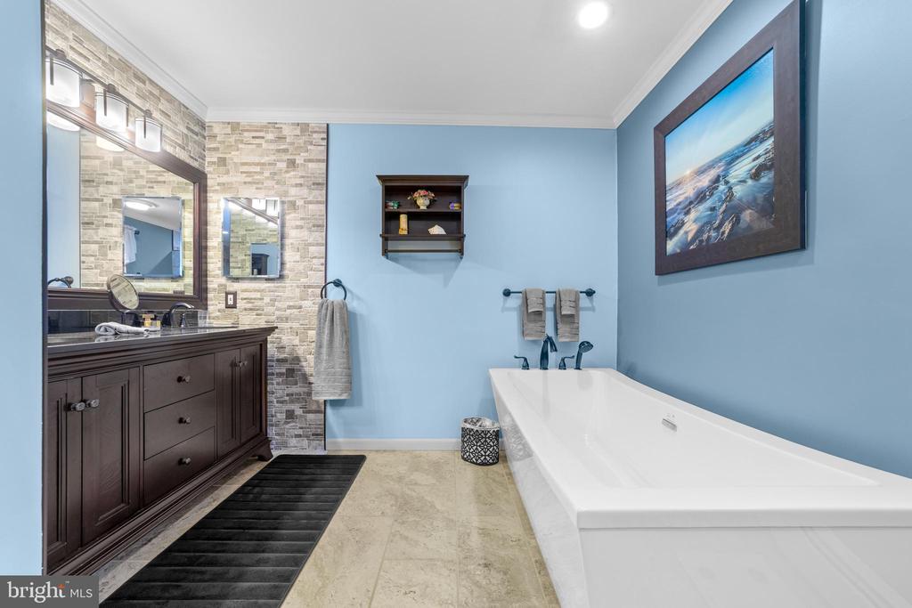 21 TANGLEWOOD PLACE