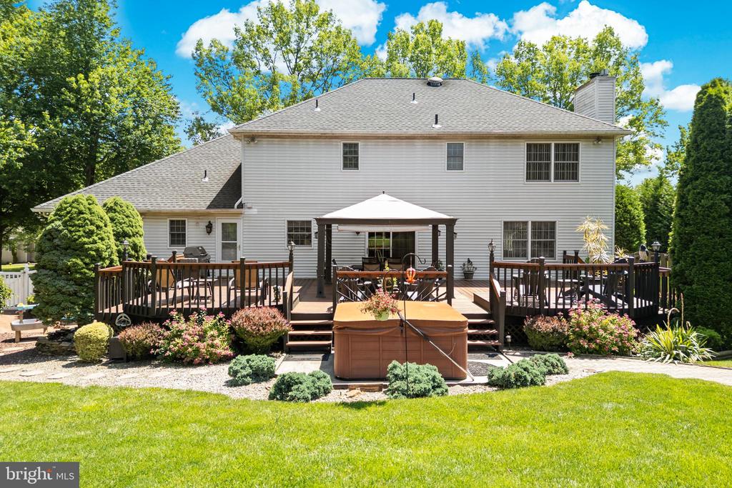 21 TANGLEWOOD PLACE
