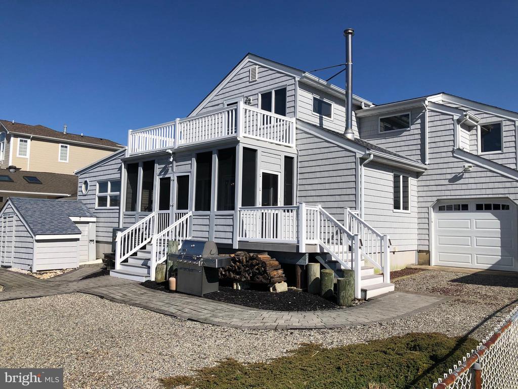 22 Beach Dr