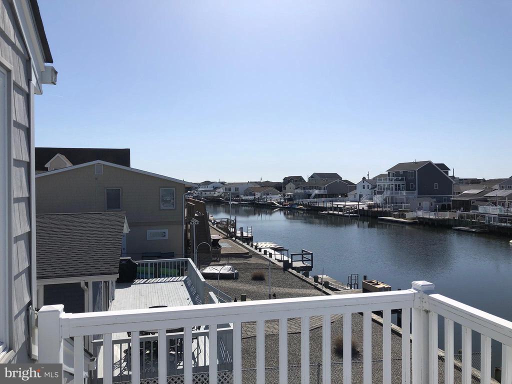 22 Beach Dr