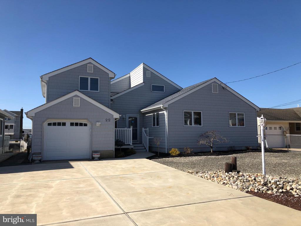 22 Beach Dr