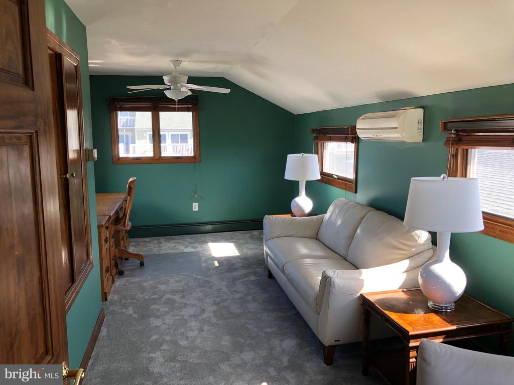 22 Beach Dr