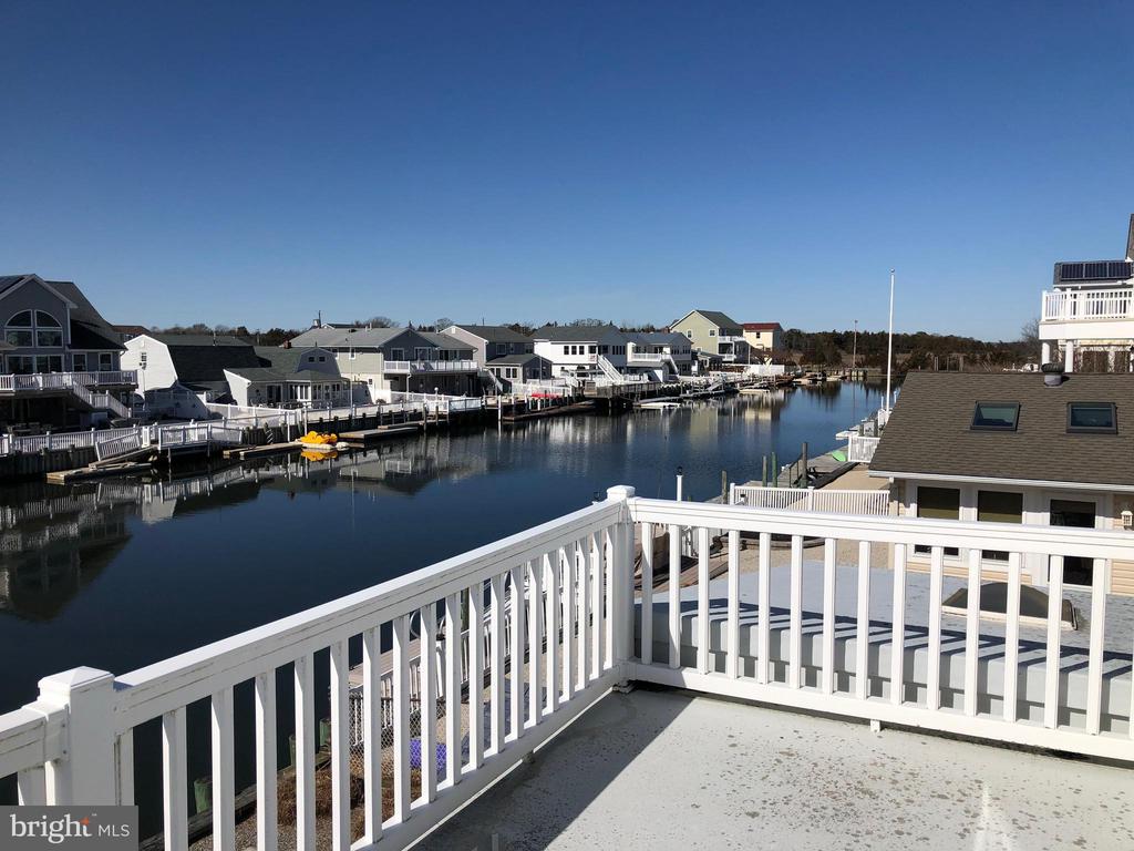 22 Beach Dr