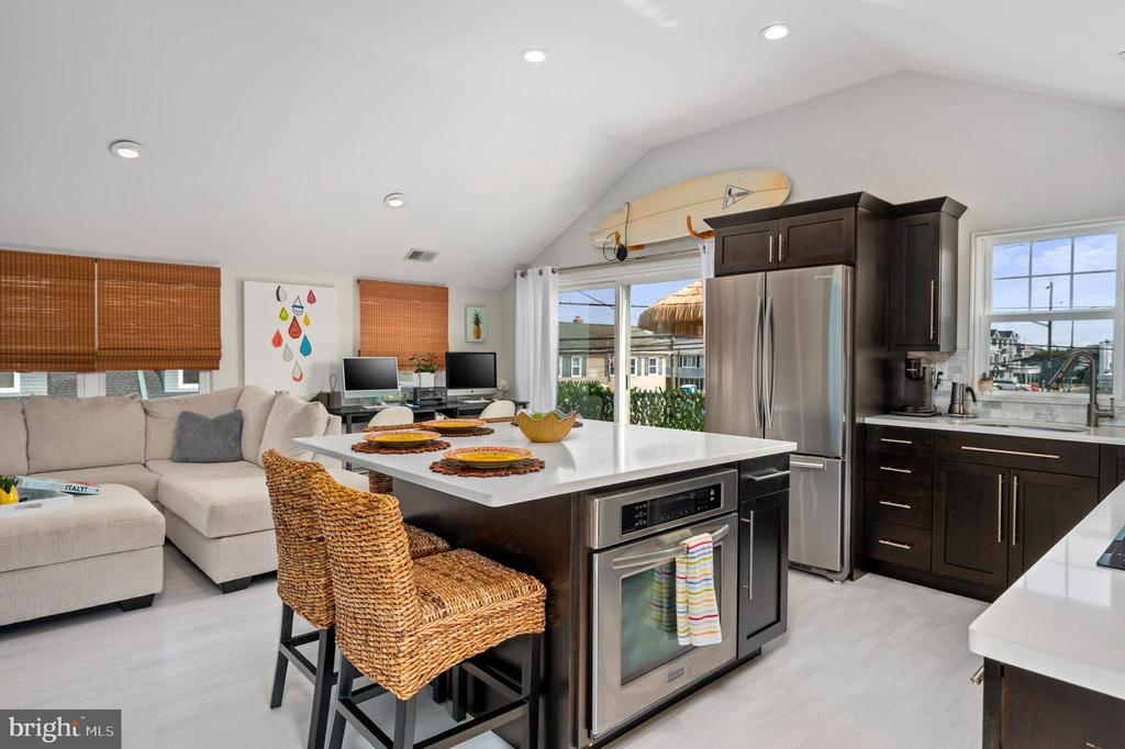 8801 Beach Ave