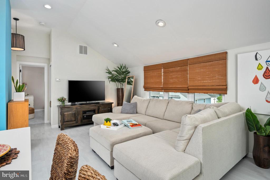8801 Beach Ave