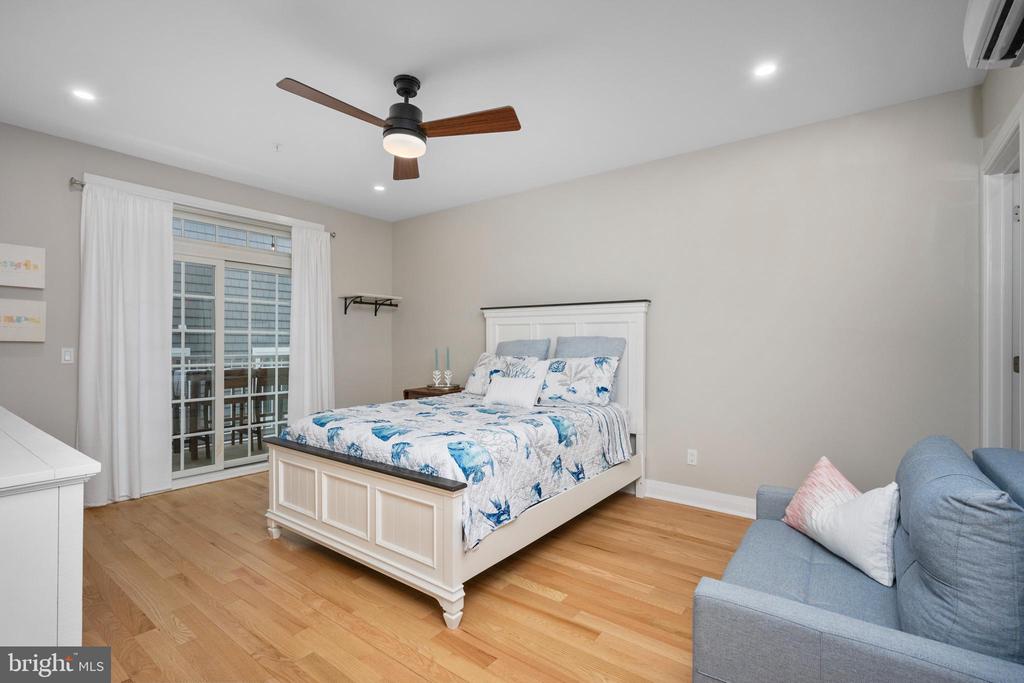 510 N Bay Ave #208