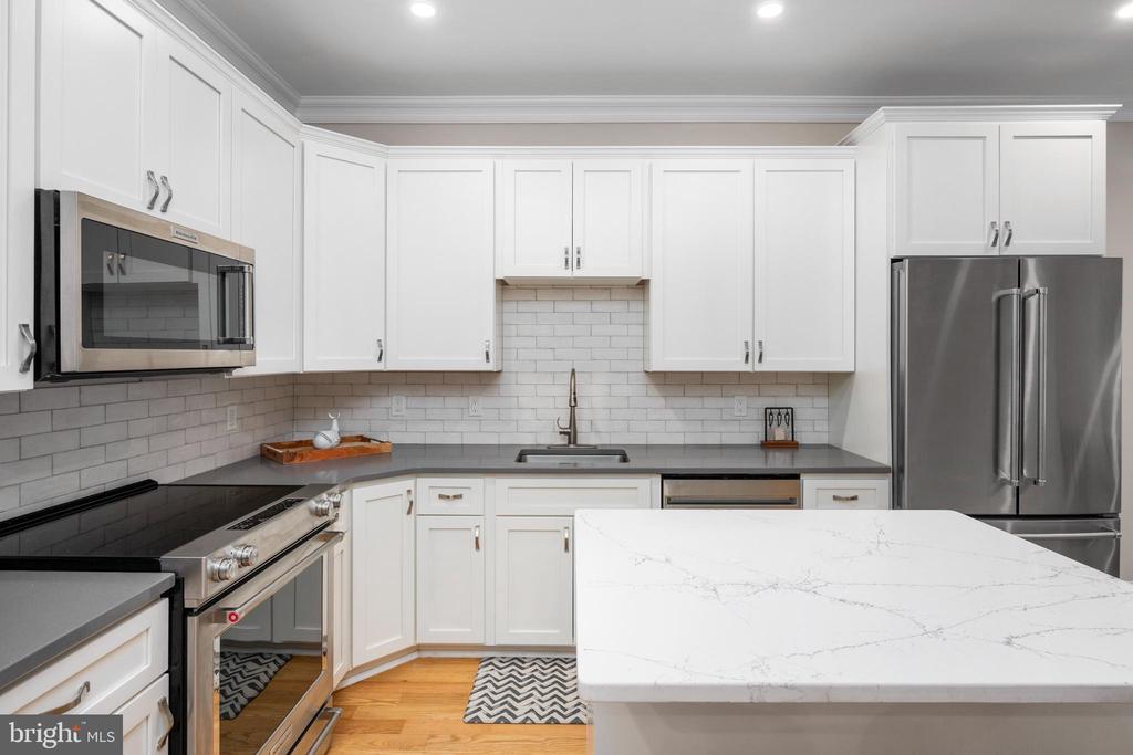 510 N Bay Ave #208