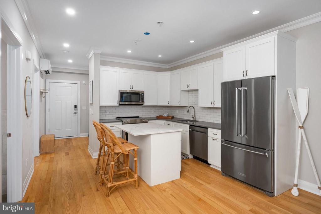510 N Bay Ave #208