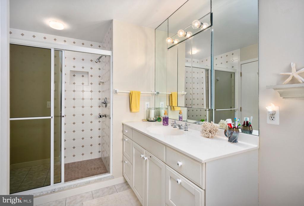 115 W Kimberly