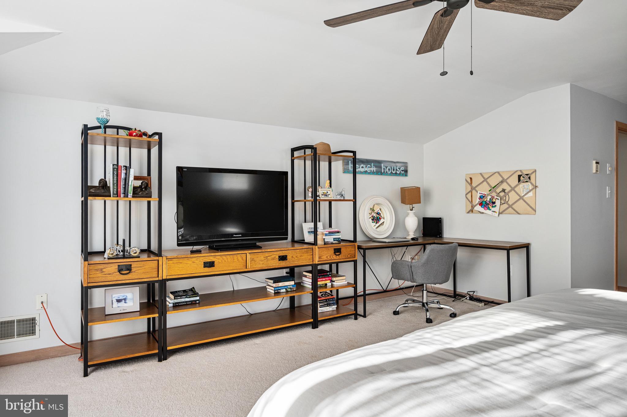 115 W Kimberly