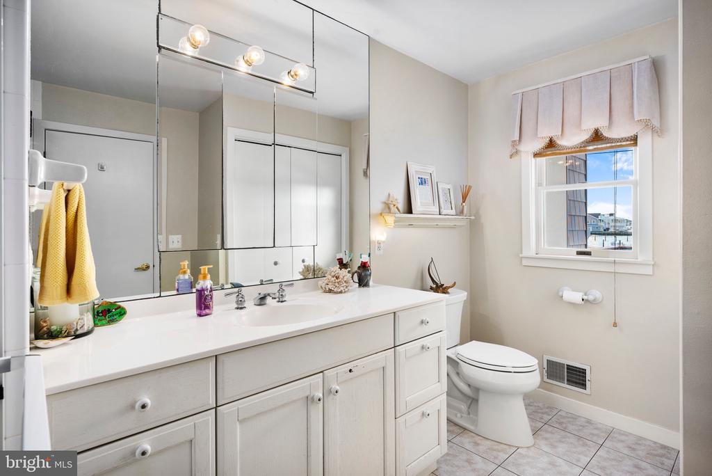115 W Kimberly