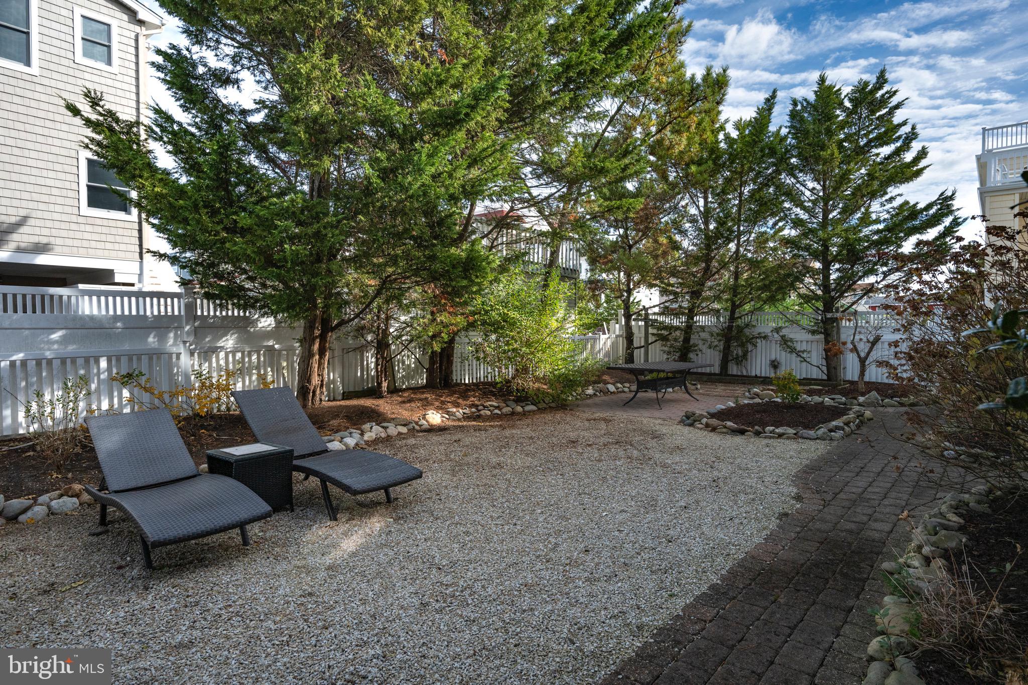 115 W Kimberly