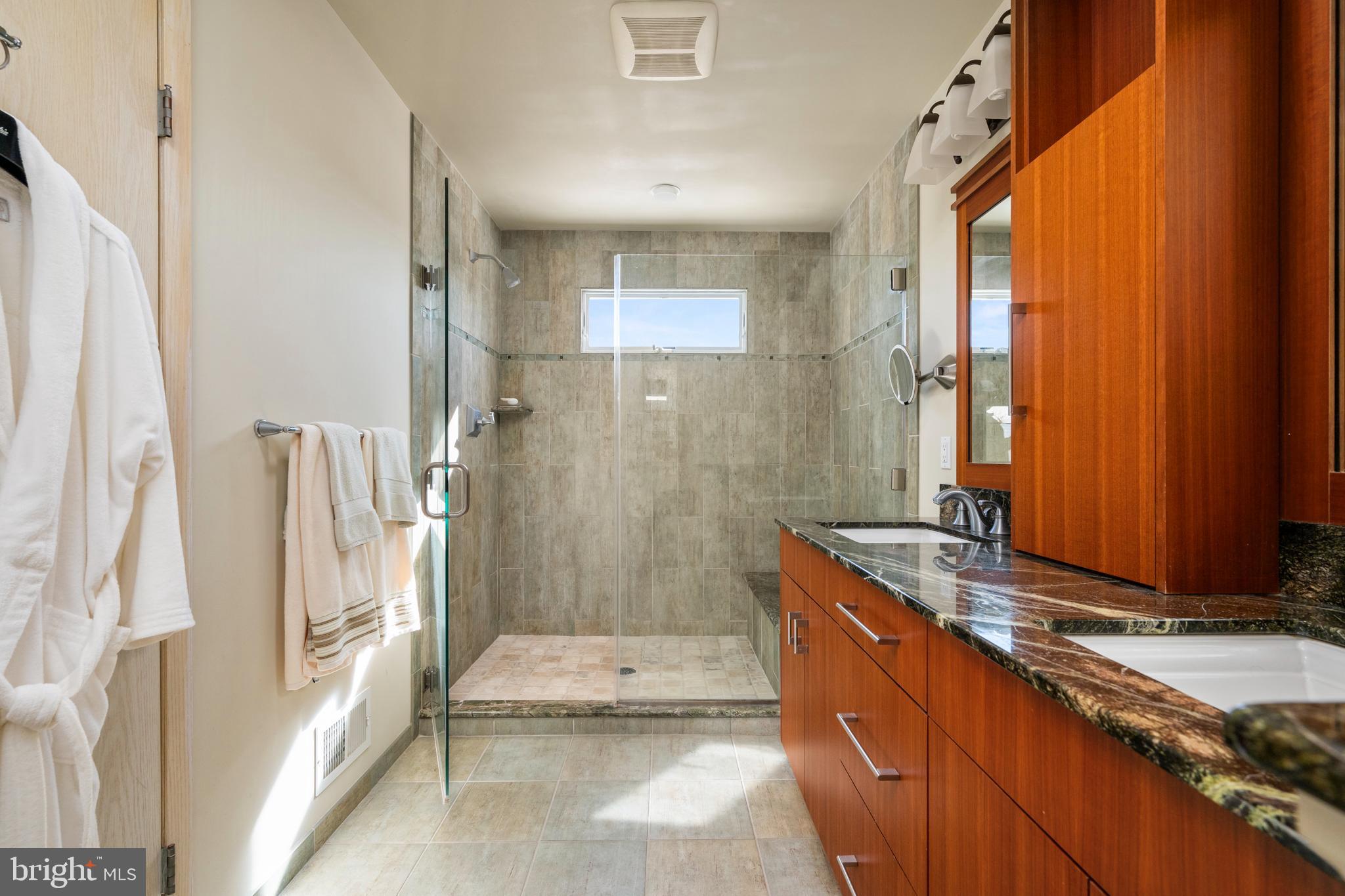 1122A Long Beach Blvd