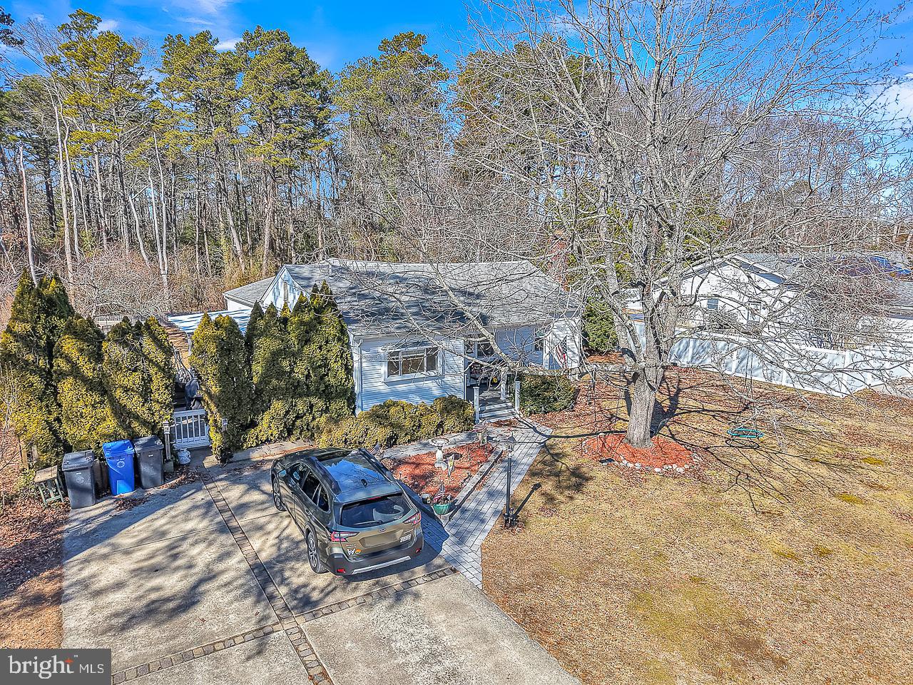 242 Center St