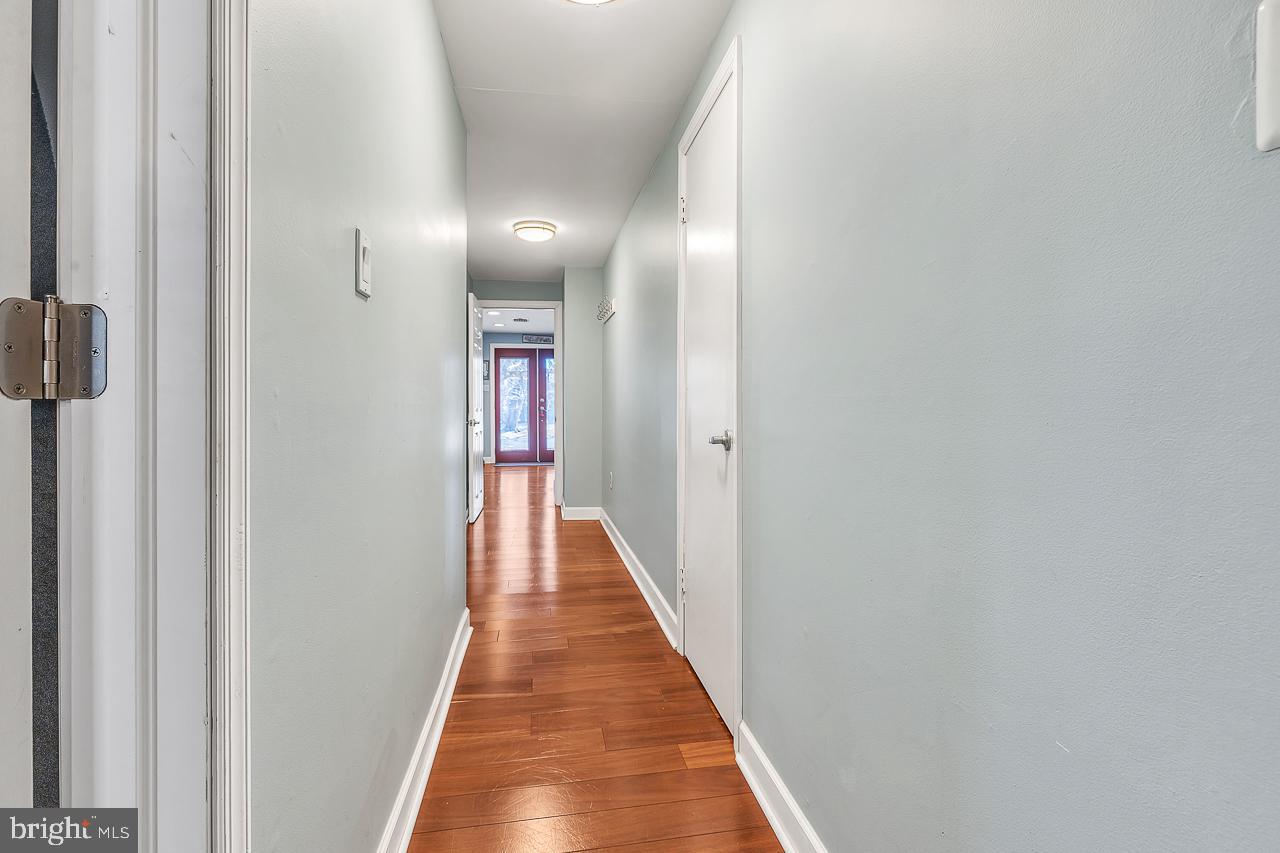 242 Center St