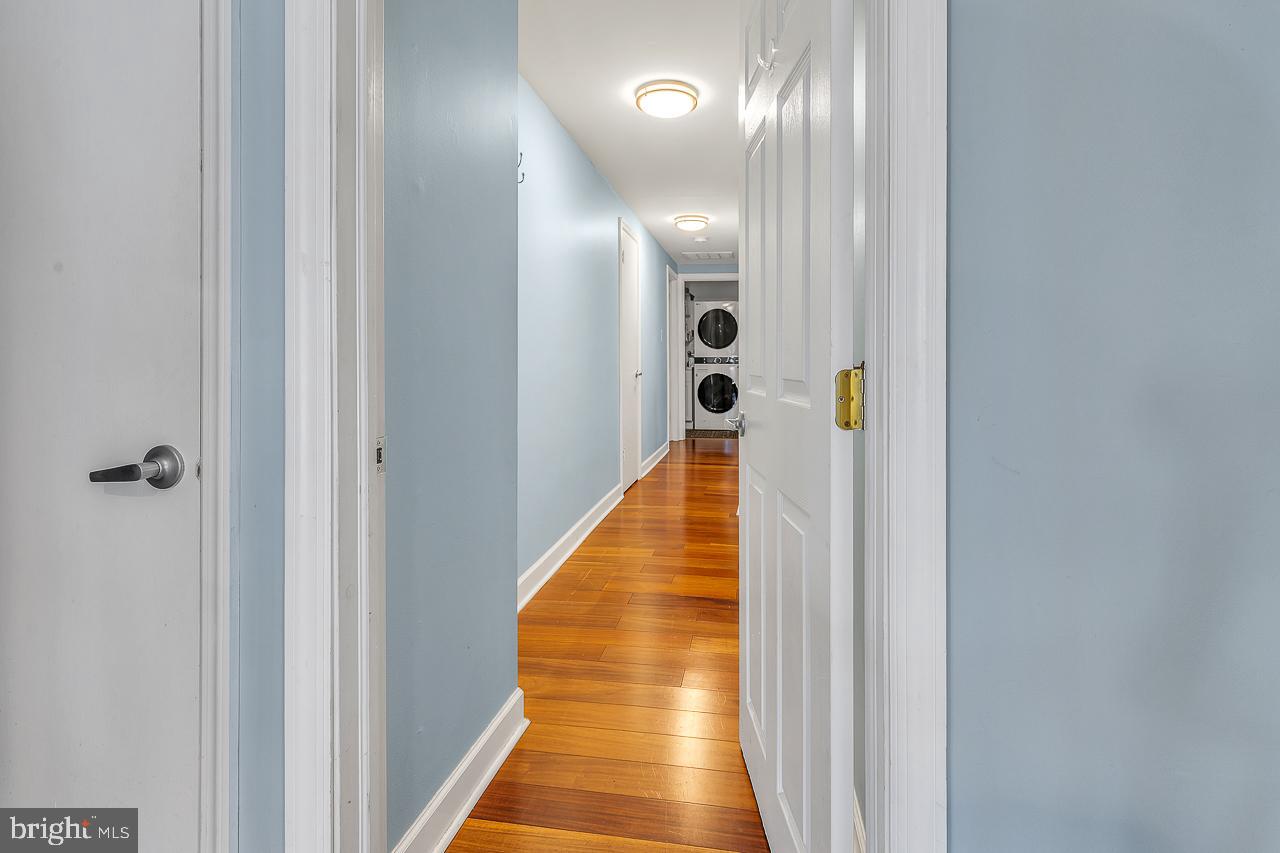 242 Center St