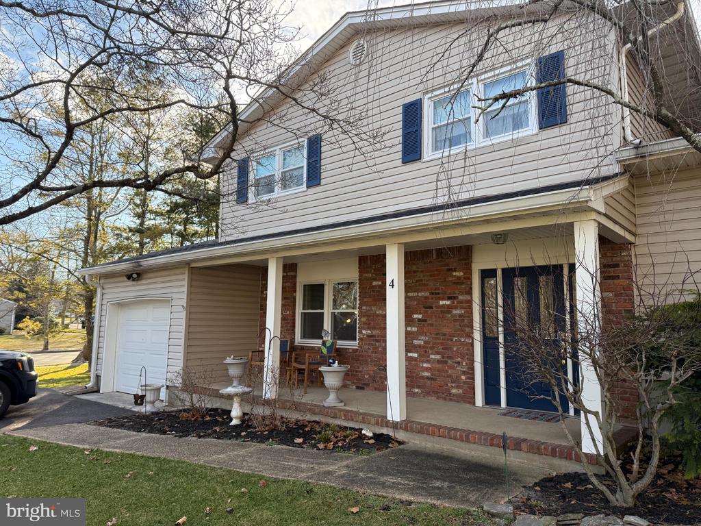 4 CAMBRIDGE COURT