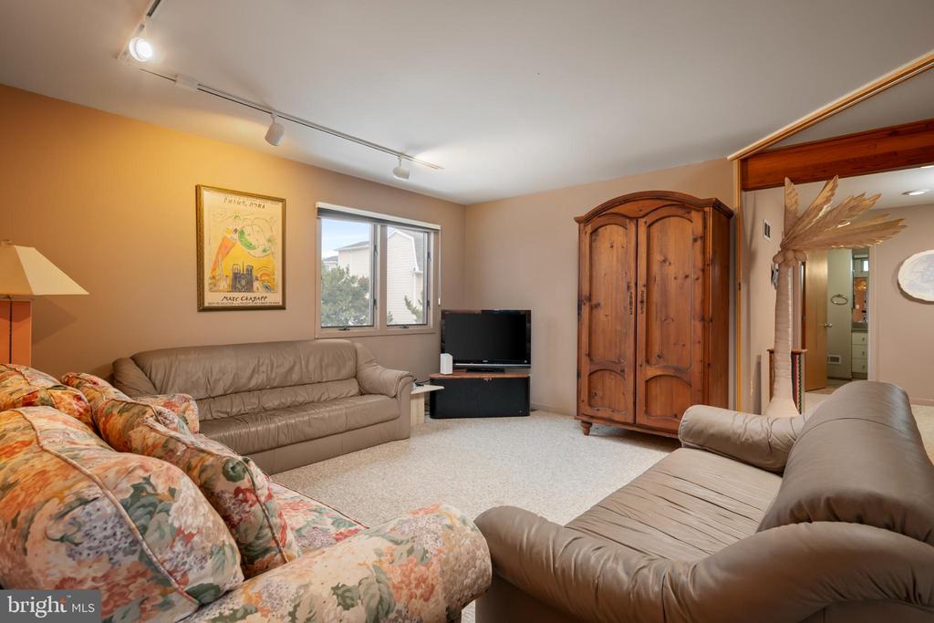 1087 LONG BEACH A
