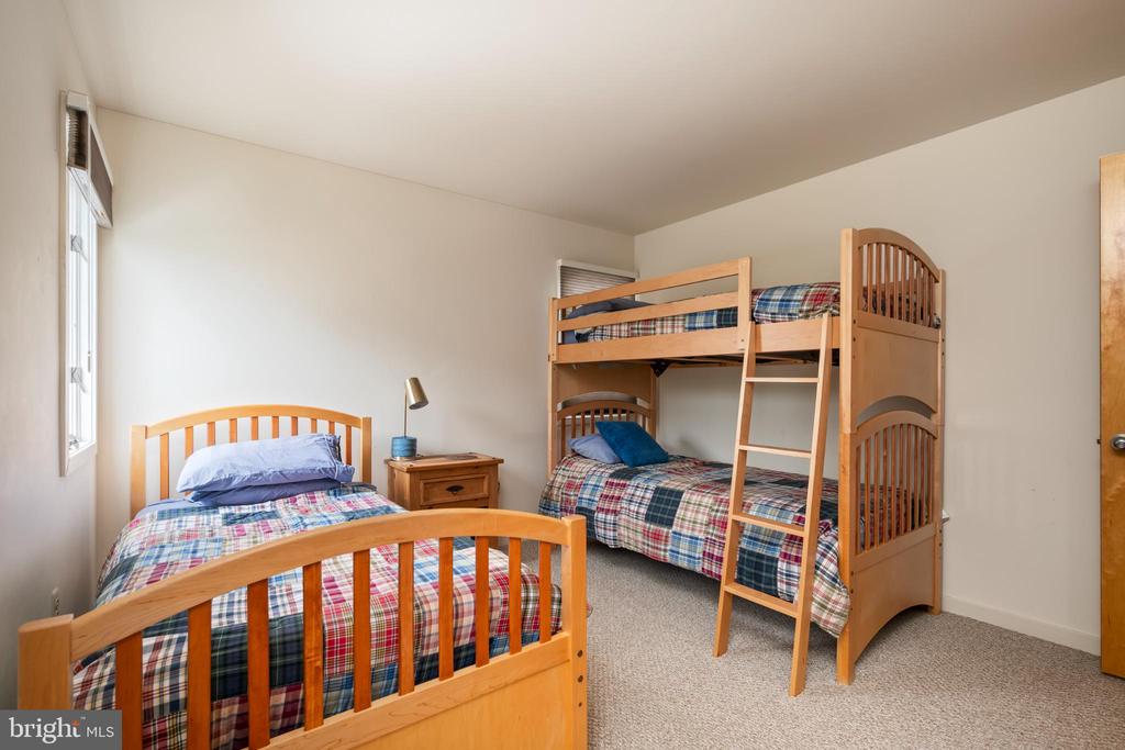 1087 LONG BEACH A
