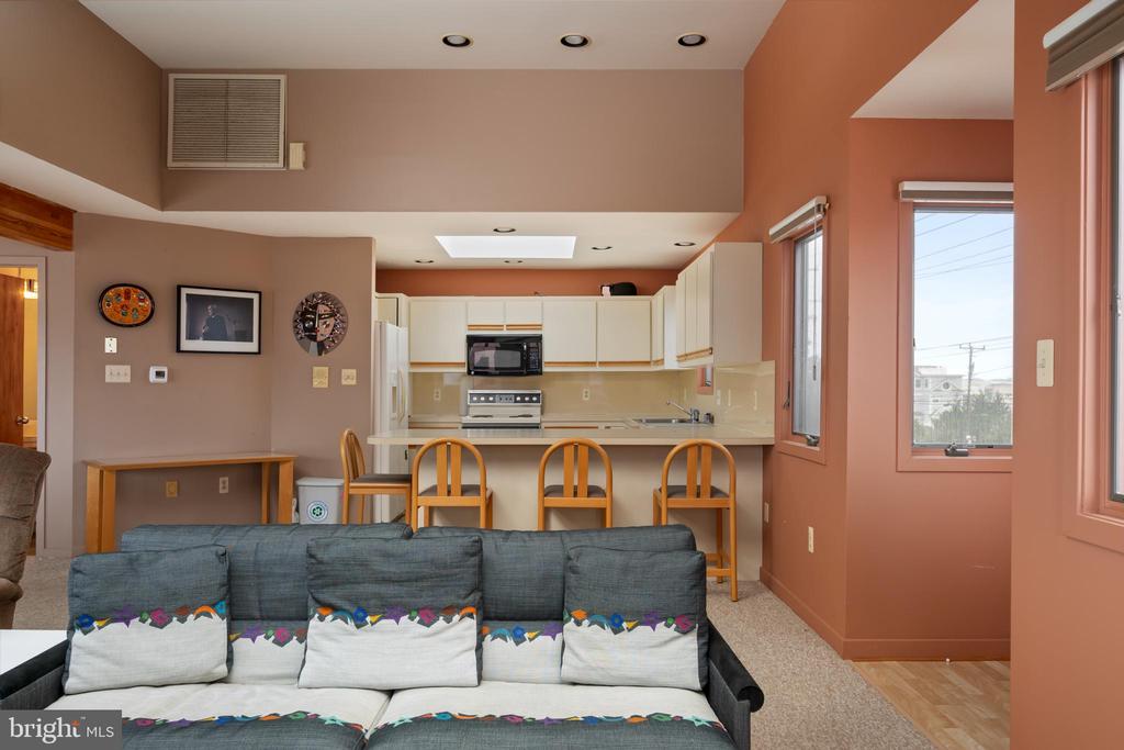 1087 LONG BEACH A
