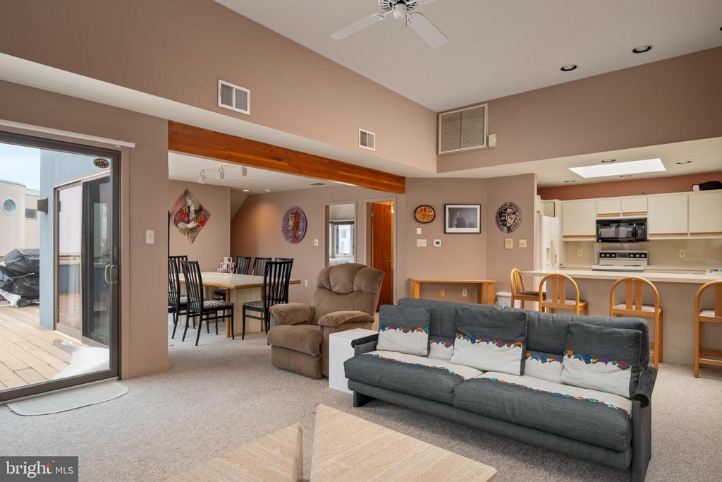1087 LONG BEACH A