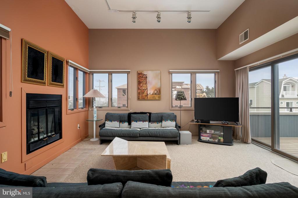 1087 LONG BEACH A