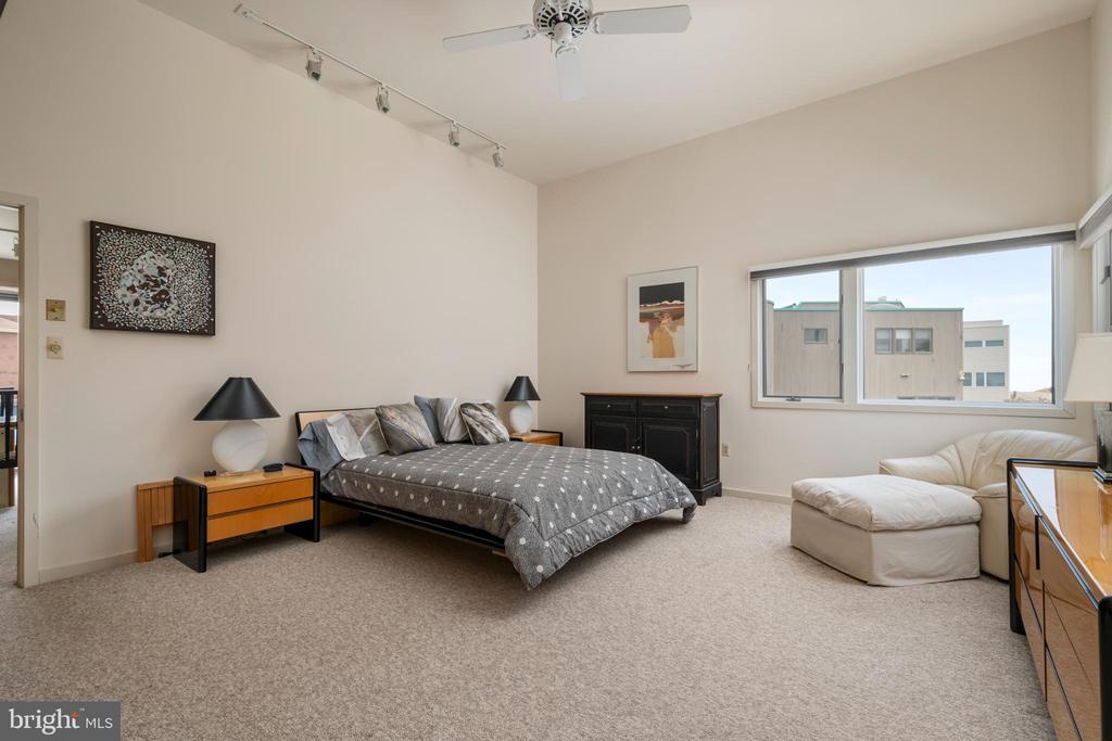 1087 LONG BEACH A