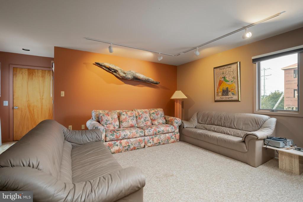 1087 LONG BEACH A