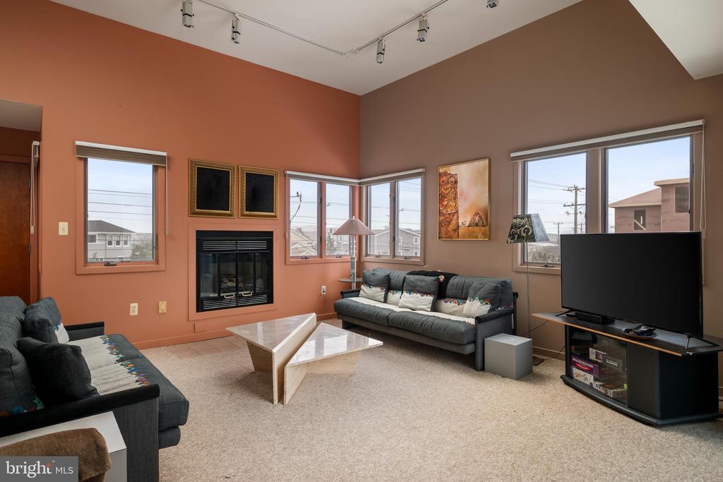 1087 LONG BEACH A