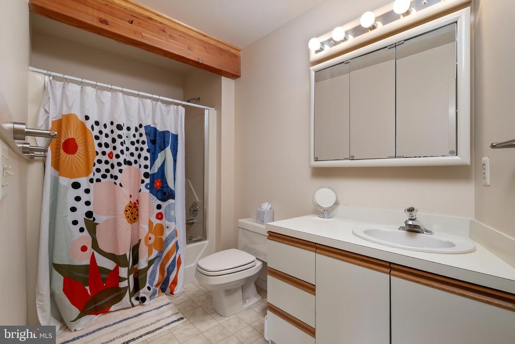 1087 LONG BEACH A
