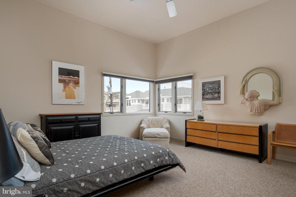 1087 LONG BEACH A
