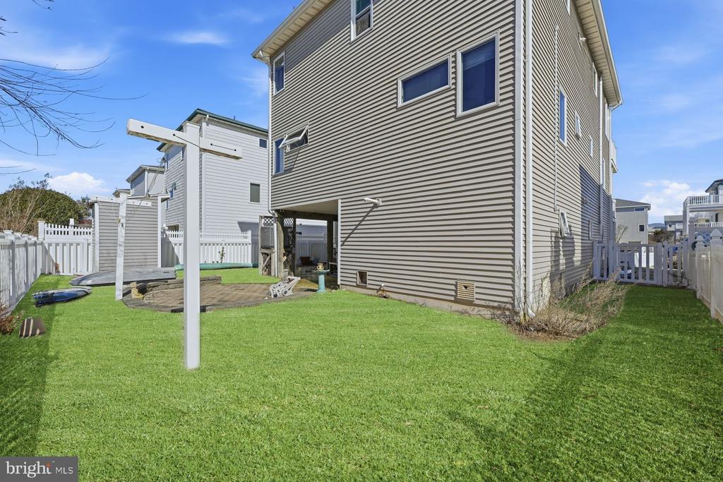 112 W HOBART AVENUE
