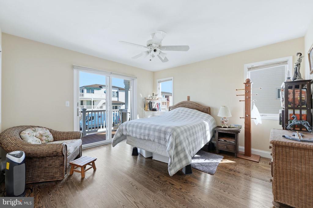 112 W HOBART AVENUE