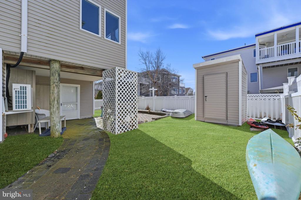 112 W HOBART AVENUE