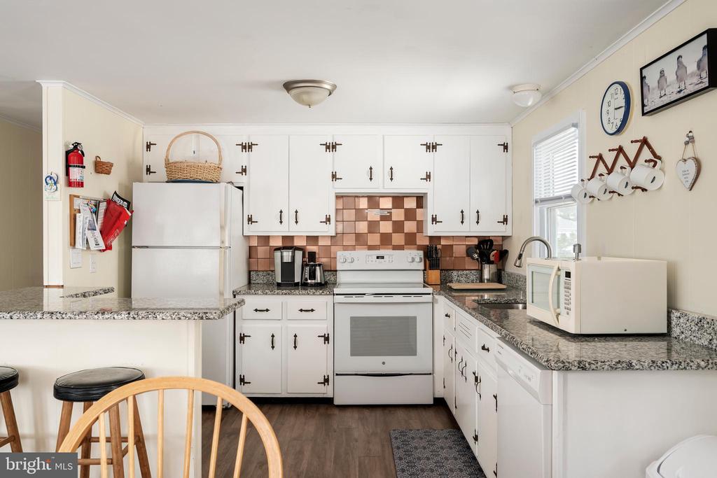 109 E 28TH ST